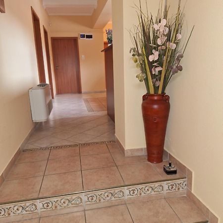 Tuenderpart Vendeghaz Hotel Eger Exterior photo