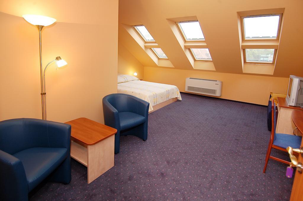 Tuenderpart Vendeghaz Hotel Eger Room photo